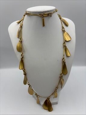 Ellen Tracy Gold Dangling Teardrop Link Necklace JP471
